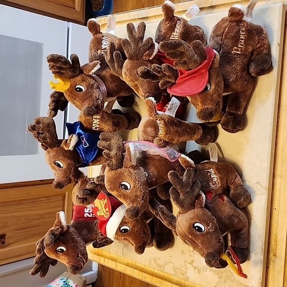 CUTE VINTAGE LOT OF SANTA'S REINDEER PLUSHIES - Picture 1 of 4
